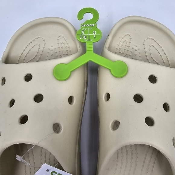 ⭐️40% Off⭐️ Crocs Classic Platform Slide in Bone - Picture 4 of 8